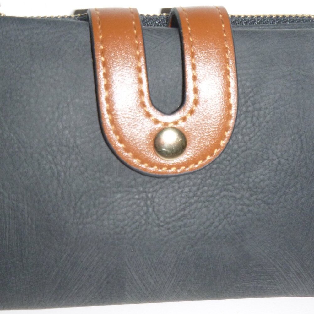 NOKSAMU- Women’s Black, RFID, bi-fold leather wallet
